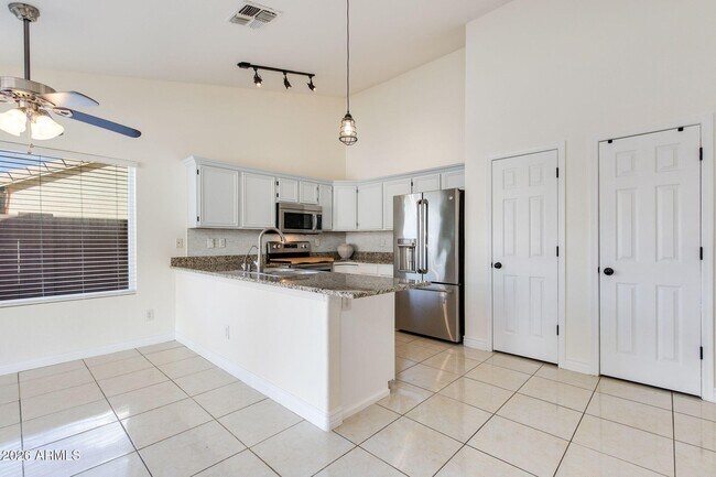 Building Photo - 4250 E Encinas Ave