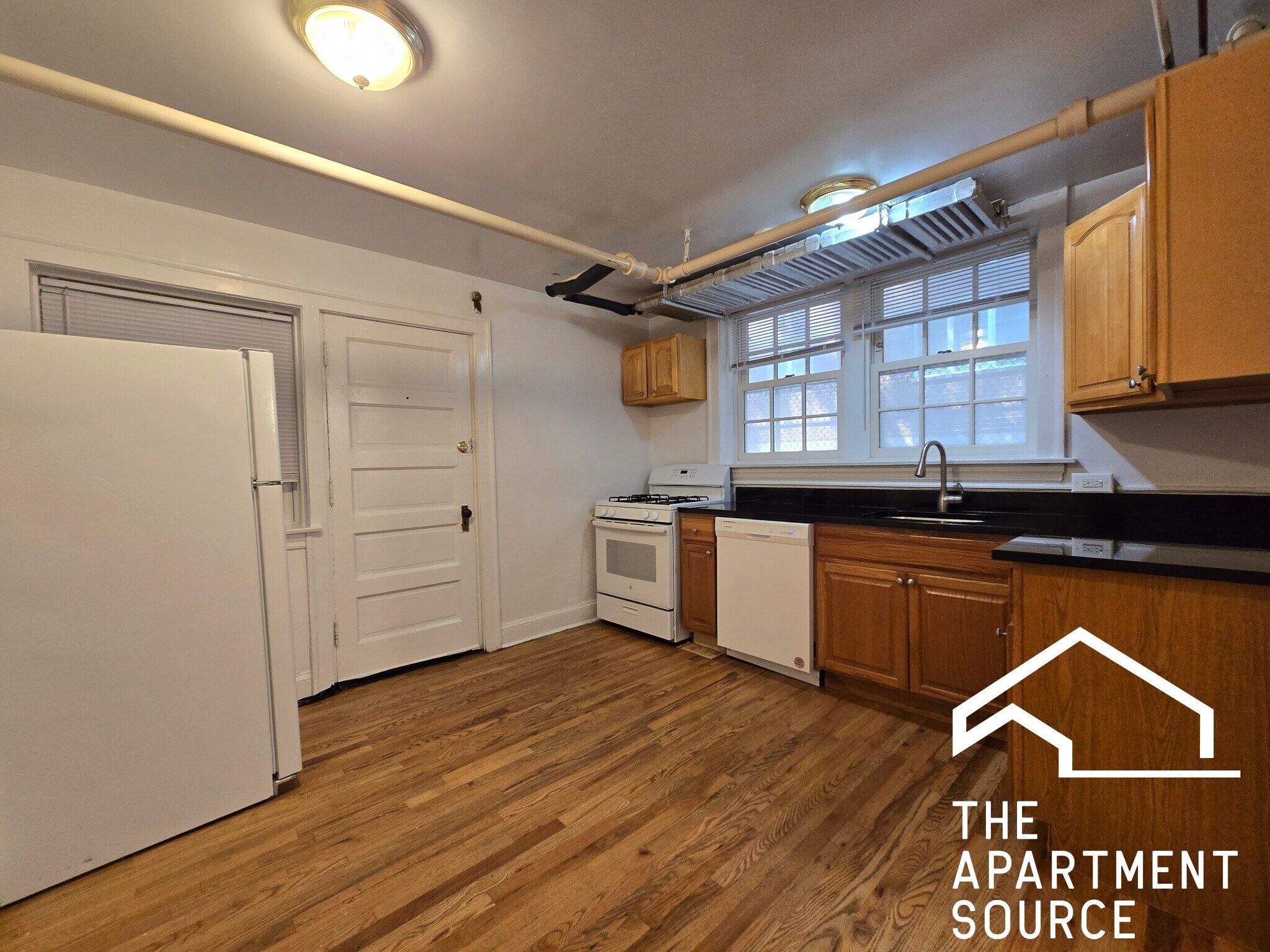 Building Photo - 1454 Oak Ave