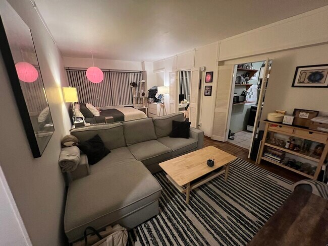 Building Photo - 1711 Massachusetts Ave NW