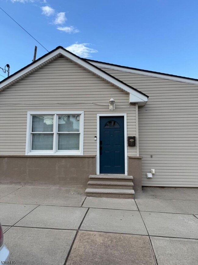 Primary Photo - 191 Oakwood Ave