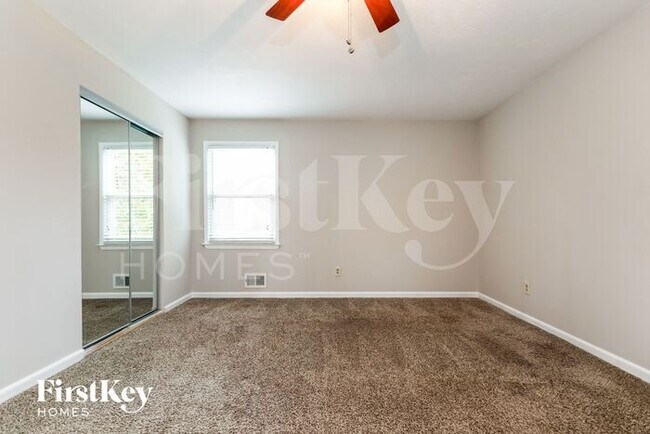 Building Photo - 2324 Sussex Court