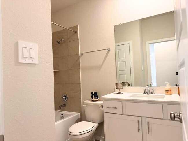 Building Photo - 16246 Parish Pointe Ct