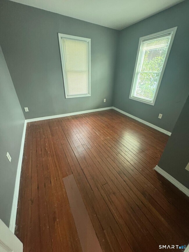 Building Photo - 182 Hewitt St