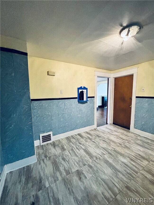 Building Photo - 297 Davidson Ave