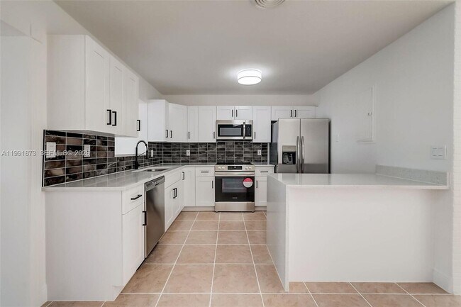 Building Photo - 1601 SW 32nd Pl