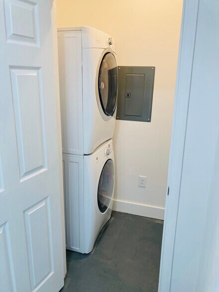 Washer Dryer in Unit with door - 1311 Blair St