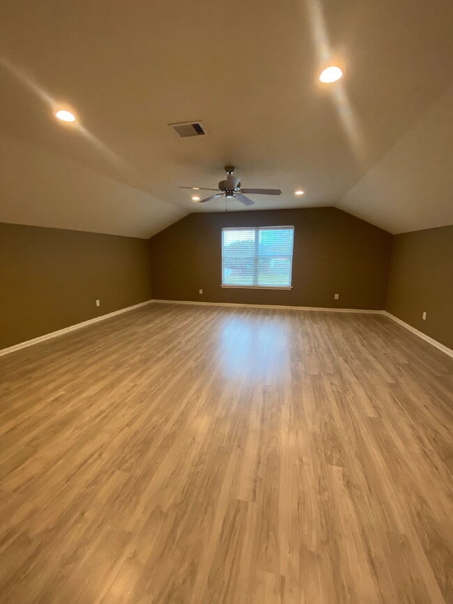 Building Photo - Spacious 4Bed, 2.5 Bath plus Bonus Room, 2-story home in the desirable Remington Grove community!