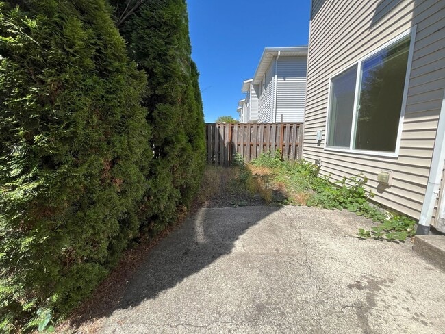 Building Photo - Welcome to this charming 3-bedroom, 3-bathroom home in Forest Grove!