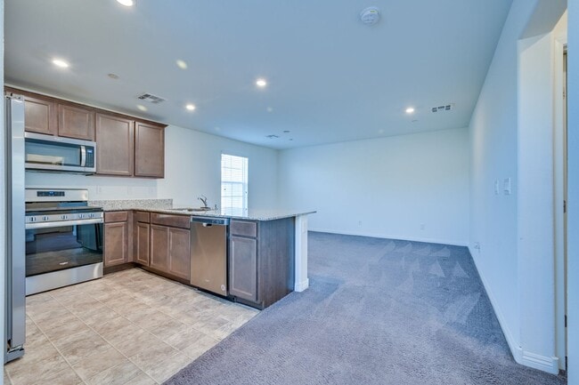 Building Photo - SE!!  Gated!! Community Pool!! Clubhouse!! Fitness Center!! Up Graded Appliances!!! 2 Car Garage!!