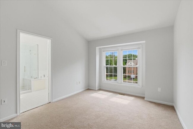 Building Photo - 13937 Middle Creek Pl