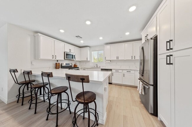 Building Photo - 10778 Clarence Ct