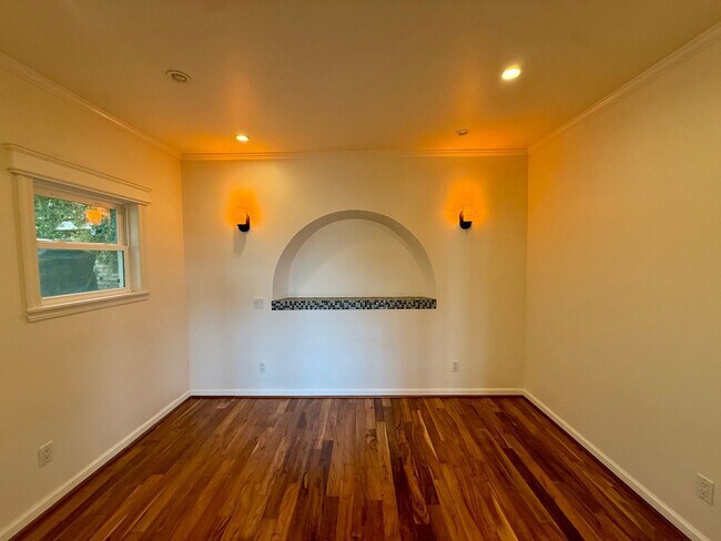 Building Photo - 1053 De Haro St