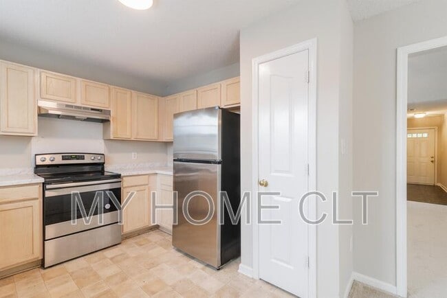 Building Photo - 12025 Brownestone View Dr