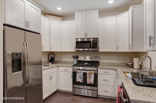 Building Photo - 50 Midway Rd S