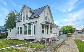 Building Photo - 2 story, 3bed/1bath Georgetown Gem