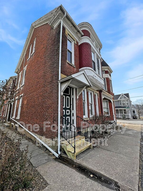 Building Photo - 212 Church St