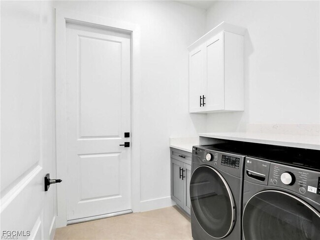 Building Photo - 1612 NW 9th Ave