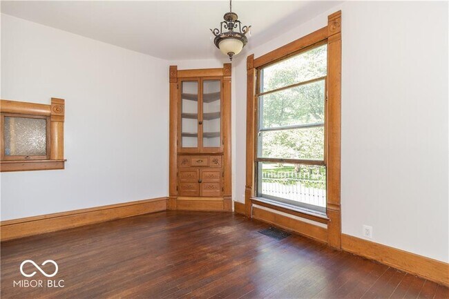 Building Photo - 404 N State St