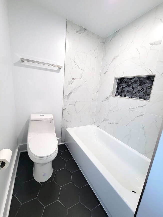 Building Photo - Beautiful fully renovated  2 bedroom available in Fairmount area!