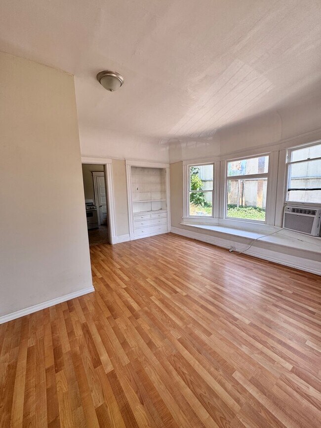 Building Photo - 963 Price St