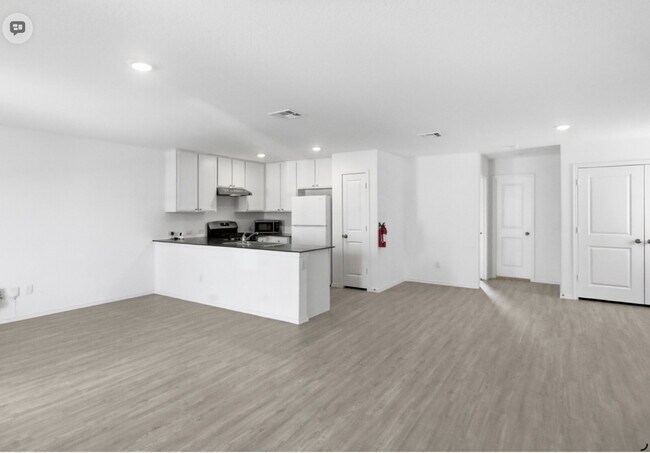 Building Photo - 8918 Solar Cv
