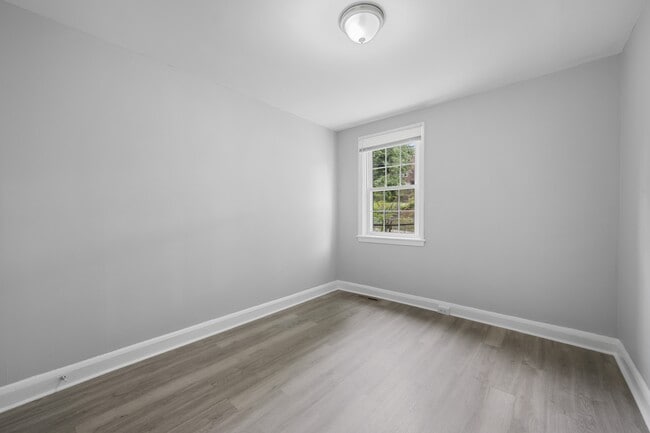 Building Photo - 6151 Chinquapin Pkwy