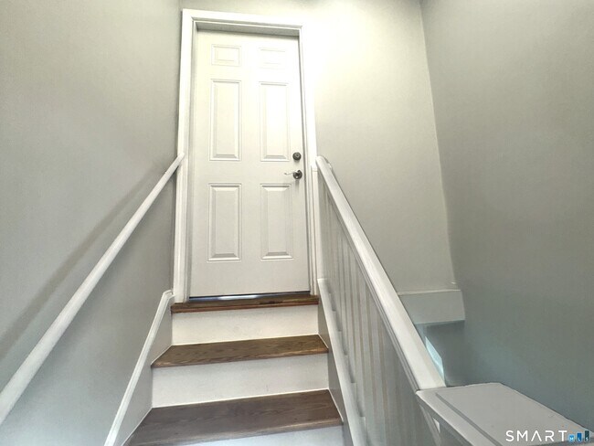 Building Photo - 105 Churchill St