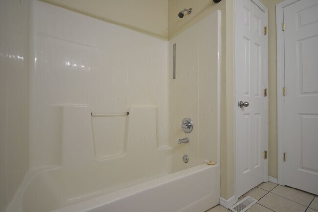 Building Photo - 432 Birchwood Duplex