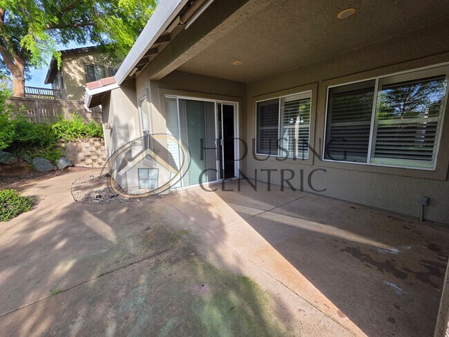 Building Photo - Beautiful Single Story Rental in Gated Serrano Community!