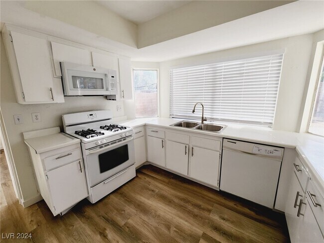 Building Photo - 3565 S Calmosa St