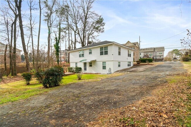 Building Photo - 2790 Sardis St