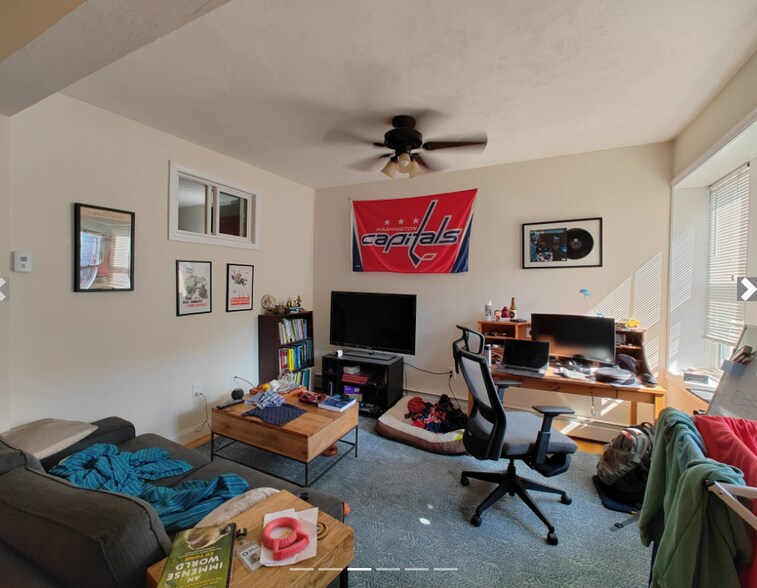 Building Photo - 1054 Cambridge St