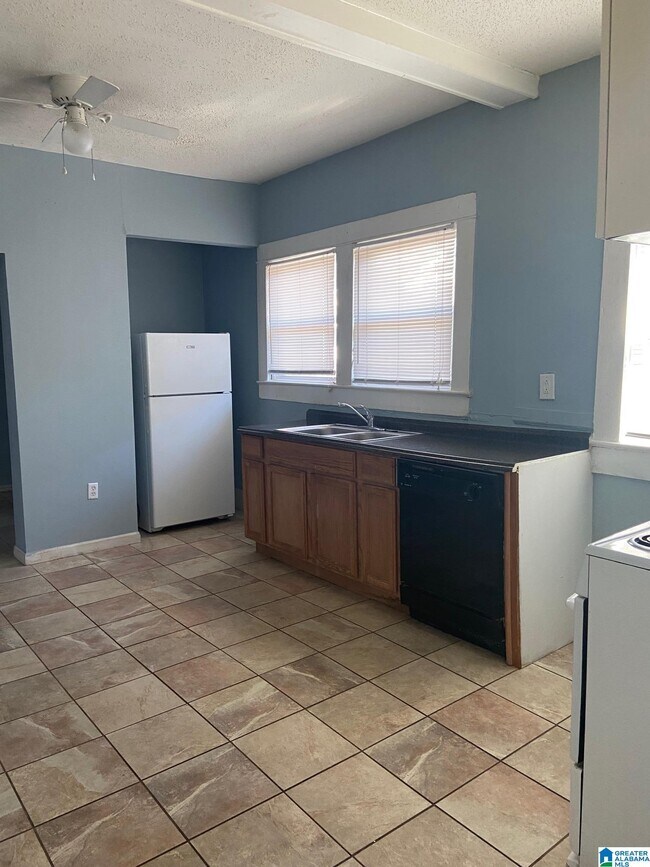 Building Photo - 1146 14th Ave S