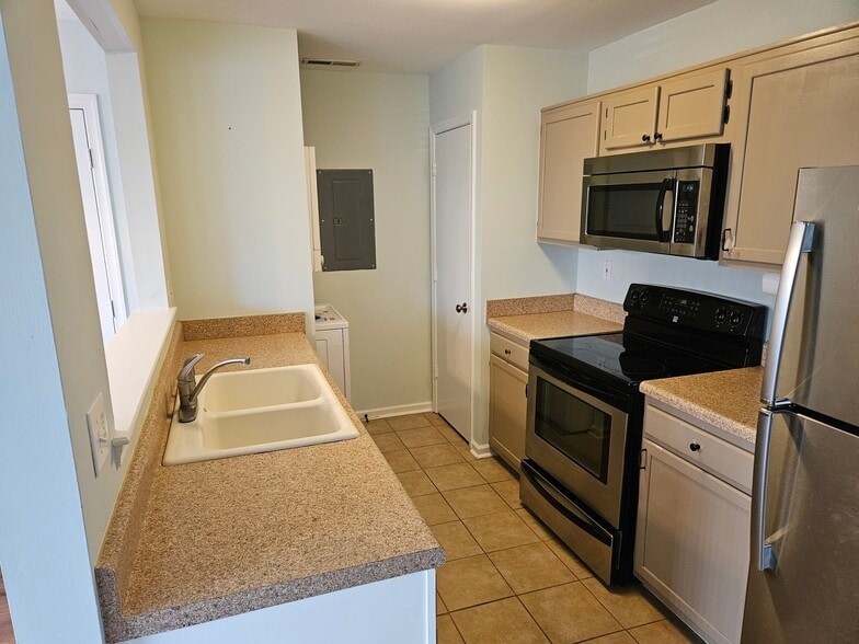 Building Photo - 1657 Pattington Cir