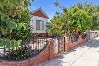 Building Photo - Charming 2 Bedroom, 2 Bathroom Duplex in San Pedro