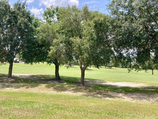 Building Photo - Golf Course Home!