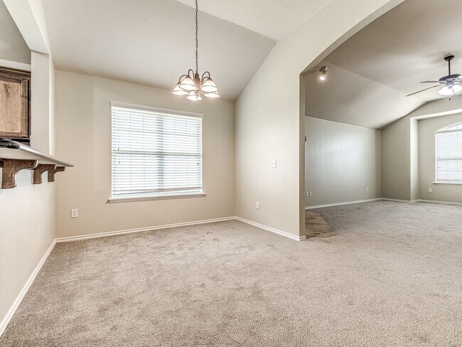 Building Photo - FREE AUGUST RENT + 3 Bedroom home in Deer ...