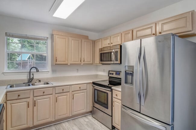 Building Photo - 2077 Shadow Lake Dr