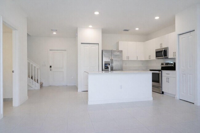 Building Photo - 11833 NW 47th Manor