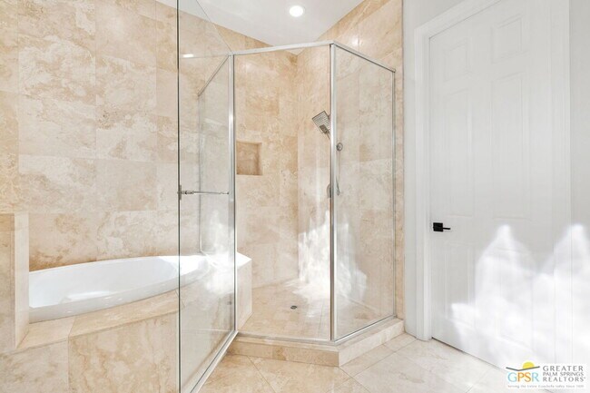 Building Photo - 4 Hillcrest Dr