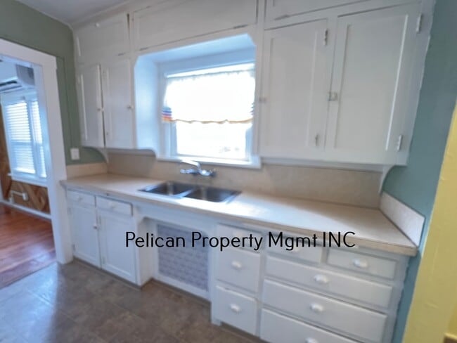 Building Photo - 327 Jefferson St