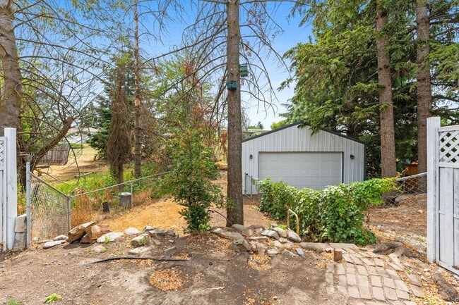 Building Photo - Dishman Area Home with Shop!