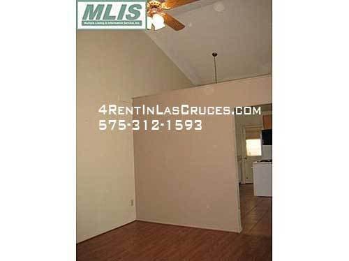 Building Photo - Cute 2/1 with Yard, close to Parks