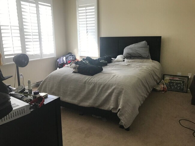 Building Photo - 2bd/2.5ba two car garage end unit condo in Orchard Hill Irvine for rent