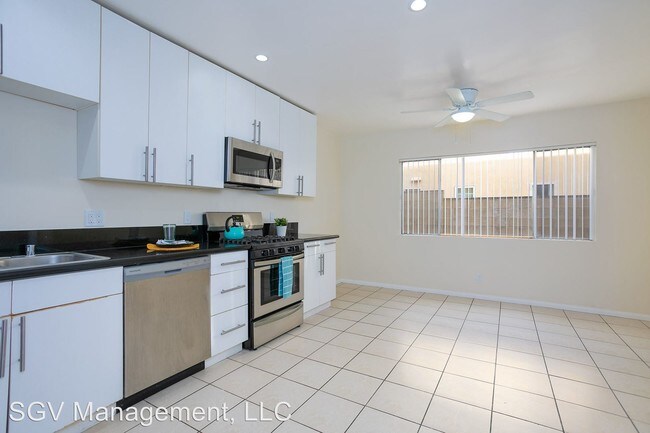 Building Photo - 518 E Washington Blvd