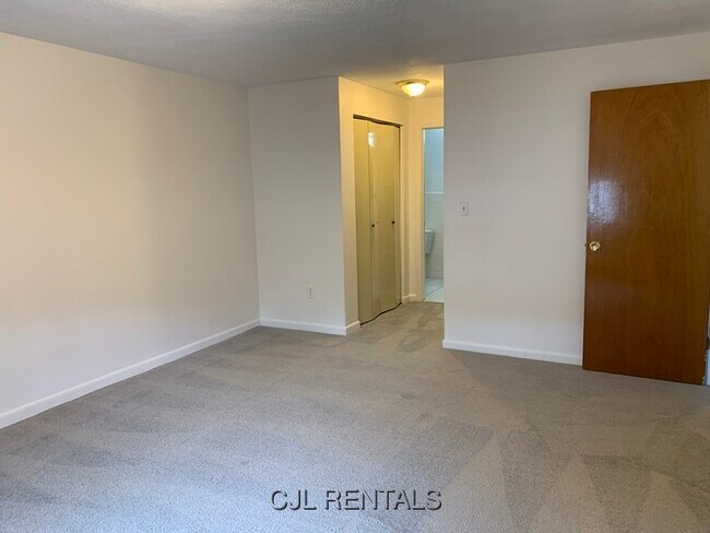 Building Photo - 5 Viking Ct