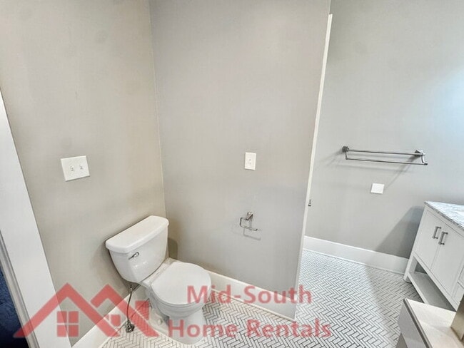 Building Photo - 1046 Tanglewood St