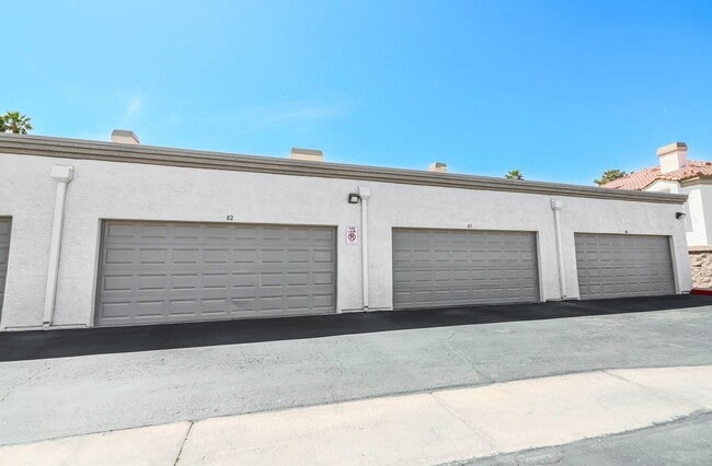 Building Photo - Cute 2 Bedroom Condo FOR RENT!