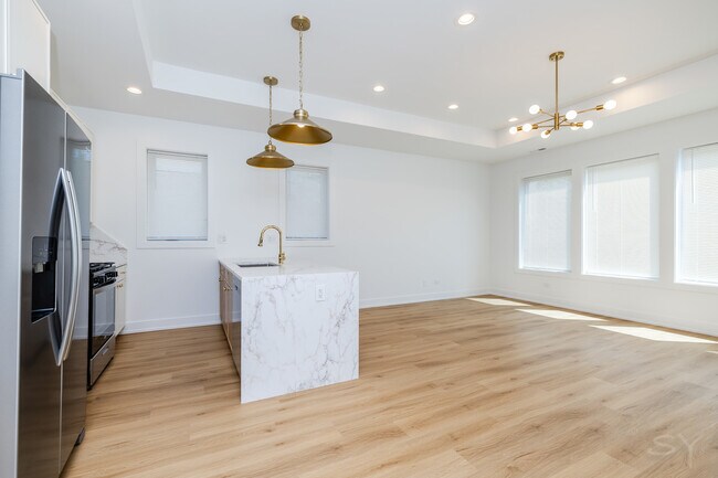 Building Photo - 6048 S Eberhart Ave