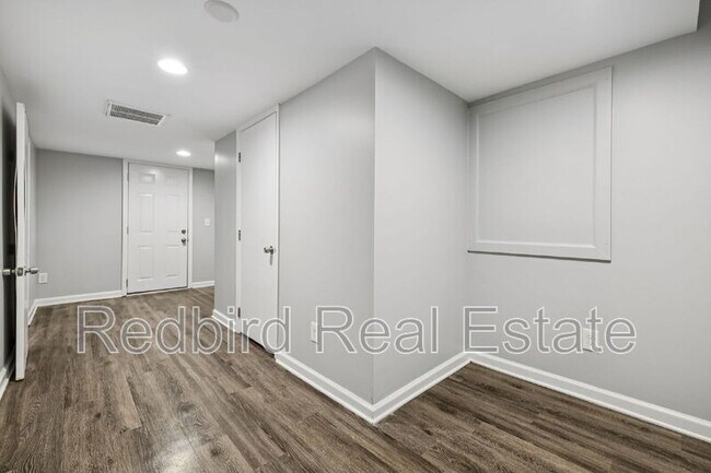 Building Photo - 401 Lawrence St